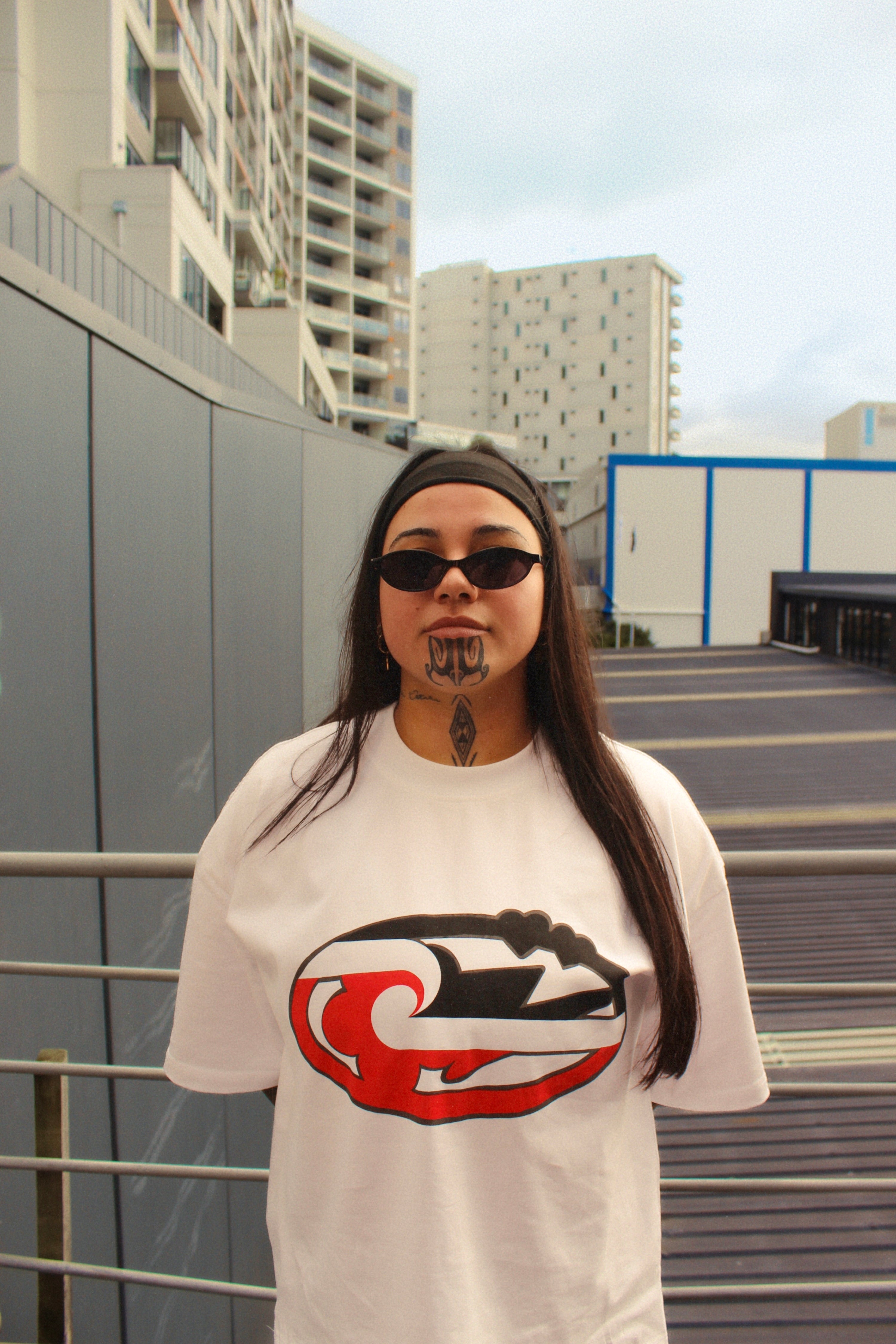 ' LAND BACK Tīhāte